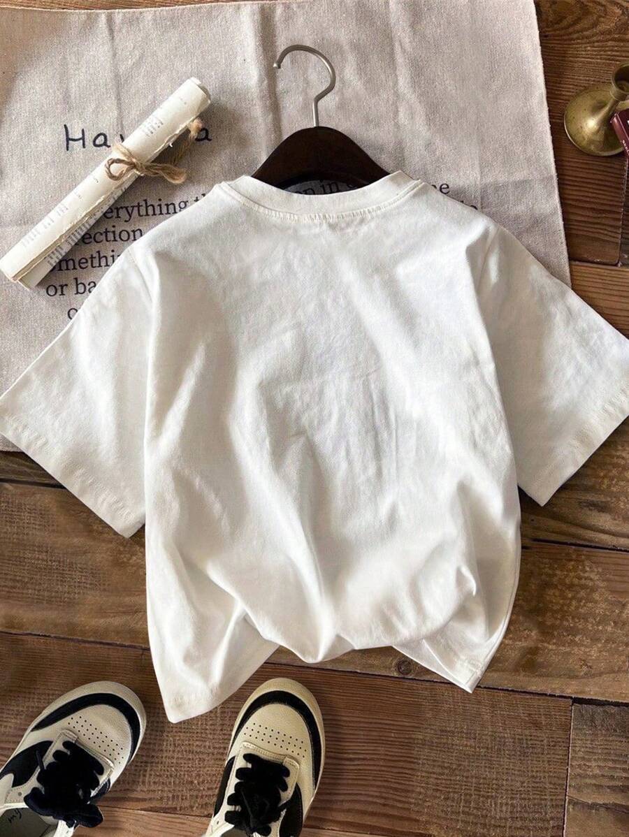 Women's Loose Fit Leaf Print T-Shirt – Casual Round Neck Short Sleeve Summer Top for Back to School and Everyday Outfits