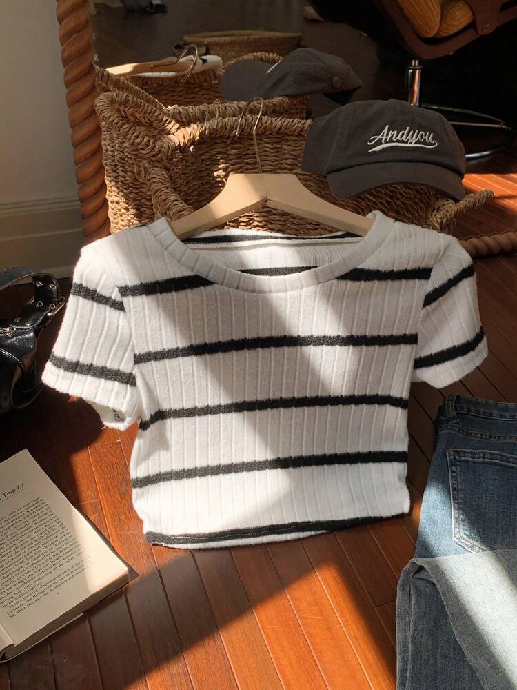 Women's Ribbed Knit Cropped T-Shirt, Casual Short Sleeve Round Neck Summer Top for Daily Wear