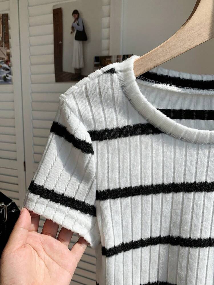 Women's Ribbed Knit Cropped T-Shirt, Casual Short Sleeve Round Neck Summer Top for Daily Wear