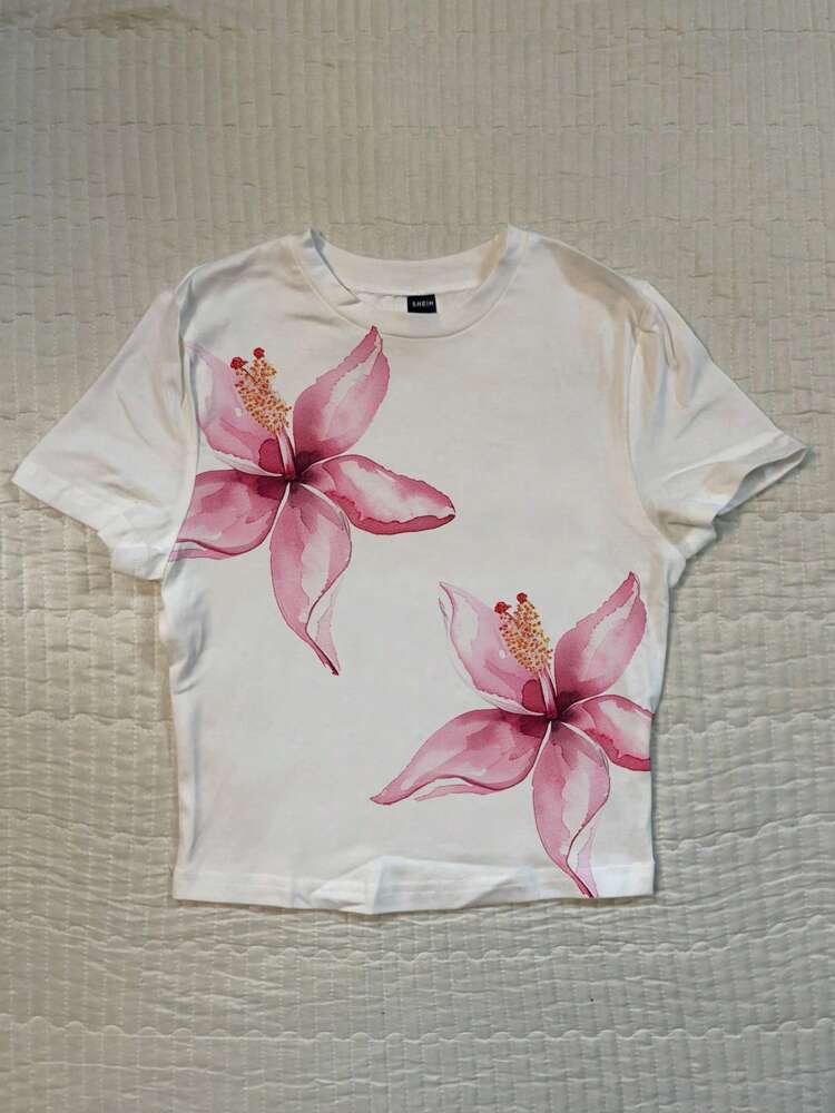 Women's Floral Print Fitted T-Shirt – Casual Short Sleeve Crew Neck Summer Top for Vacation, Going Out, and Daily Wear