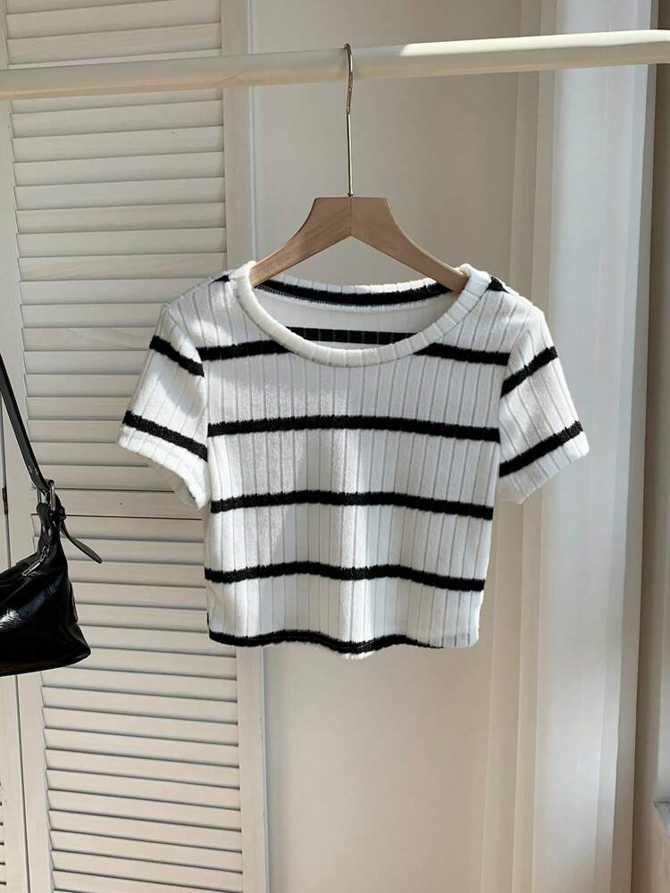Women's Ribbed Knit Cropped T-Shirt, Casual Short Sleeve Round Neck Summer Top for Daily Wear